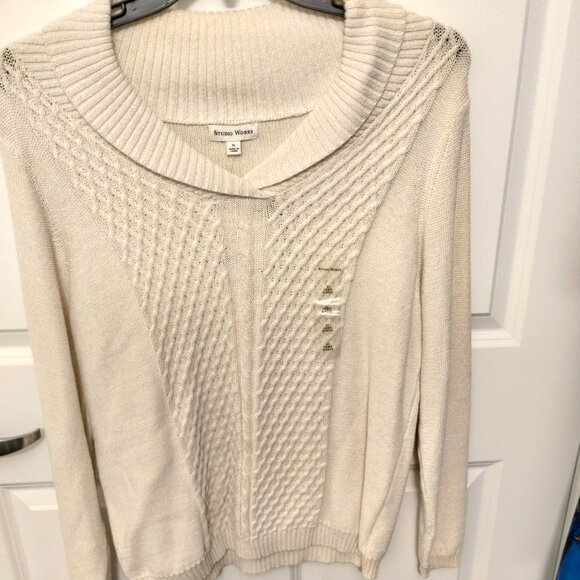 Sweater - Picture 1 of 2